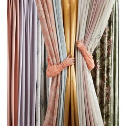 Inbetween Mandy Roze